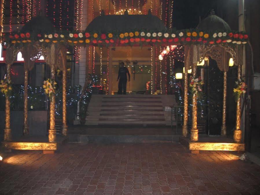 Hotel D'Grand Bareilly Exterior foto