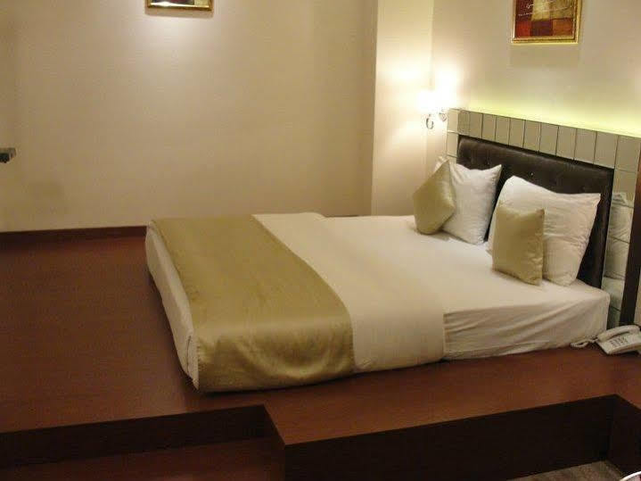 Hotel D'Grand Bareilly Exterior foto